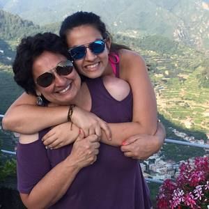 Meet your Posher, Elaine